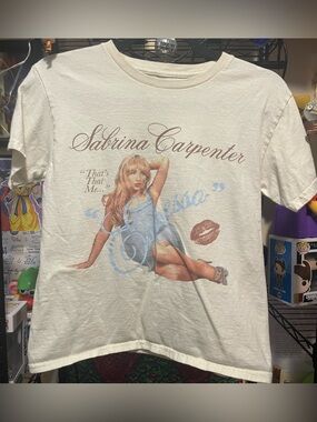 Sabrina Carpenter Expresso Cream Colored Tshirt Juniors Size XS